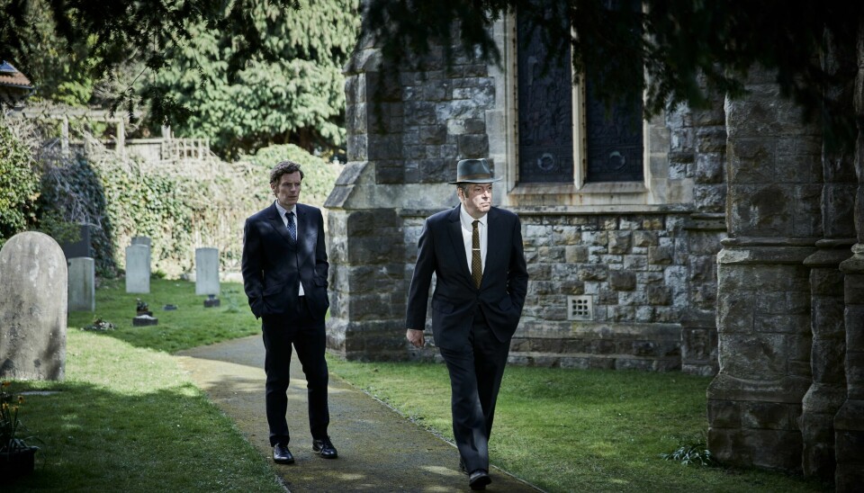 Shaun Evans fikk gjennombruddet sitt takket være rollen som unge inspektør Endeavour Morse. Serien «hans» er kommet i åtte sesonger. De ligger på BritBox, i selskap med inspektør Morse som gammel og avleggeren om hans medhjelper Lewis. This image is under copyright and may only be used in relation to ENDEAVOUR.Any further use must be agreed with the ITV Picture Desk.For further information please contact:Patrick.smith@itv.com 07909906963 Shaun Evans fikk gjennombruddet sitt takket være rollen som unge inspektør Endeavour Morse. Serien «hans» er kommet i åtte sesonger. De ligger på BritBox, i selskap med inspektør Morse som gammel og avleggeren om hans medhjelper Lewis.