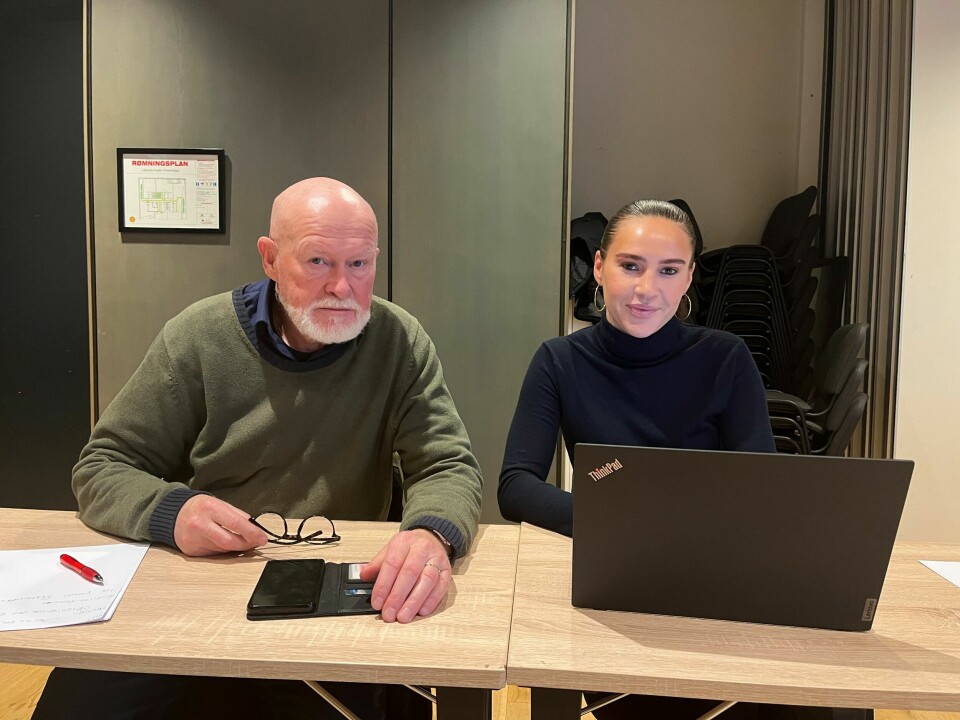 Med litt hjelp fra Alexandra Stiles, digital markedsfører i Dagsavisen, har Knut Brattvang nå fått Demokraten på telefonen. Med litt hjelp fra Alexandra Stiles, digital markedsfører i Dagsavisen, har Knut Brattvang nå fått Demokraten på telefonen.
