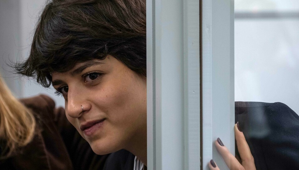 Nyheter om Sarah Mardini og hennes lillesøster Yusra gikk verden rundt i 2015 etter at de reddet 18 andre fra å drukne i Middelhavet. Rettsaken mot henne og 23 andre frivillige som har hjulpet flyktninger på den greske øya Lesvos, startet opp igjen nylig, etter en pause siden 2021. Bildet er fra 2018. Nyheter om Sarah Mardini og hennes lillesøster Yusra gikk verden rundt i 2015 etter at de reddet 18 andre fra å drukne i Middelhavet. Rettsaken mot henne og 23 andre frivillige som har hjulpet flyktninger på den greske øya Lesvos, startet opp igjen nylig, etter en pause siden 2021. Bildet er fra 2018.
