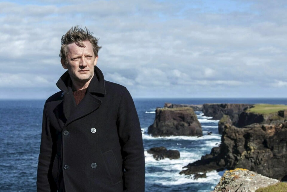 Både serien 'Shetland' og Douglas Henshall i rollen som førstebetjent Jimmy Perez erobret skotske Bafta-priser i helgen. Foto: ITV / NRK NTB kultur «Shetland» har hatt Douglas Henshall i rollen som hovedkarakteren Jimmy Perez. Men han sluttet etter syv sesonger. Foto: ITV / NRK