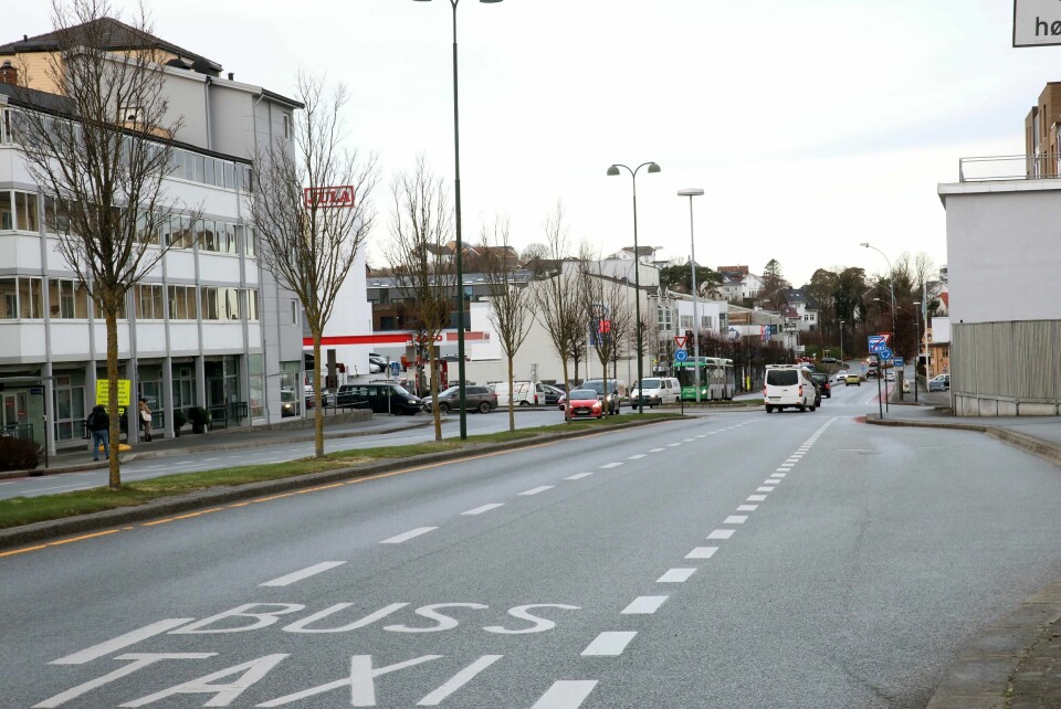 Stavanger-politikerne er oppgitte over lang planleggingstid for bussveistrekningen Haugåsveien-Byterminalen, og foreslår dele opp prosjektet ved å prosjektere det sørligste strekket først, i forkant av reguleringen på Lagårdsveien. Nå kjøres som kjent bussene ytterst i den nordlige delen av Hillevåg. Bussfilene er planlagt i midten av kjørebanen.