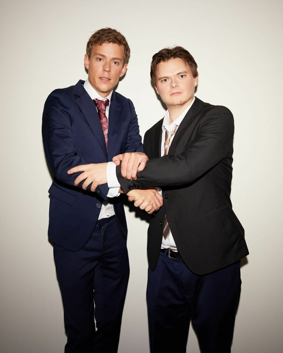 Steinar Klouman Hallert og Erlend Mørch er aktuelle med humorserien «Erlend og Steinar hjelper deg». Steinar Klouman Hallert og Erlend Mørch er aktuelle med humorserien «Erlend og Steinar hjelper deg».