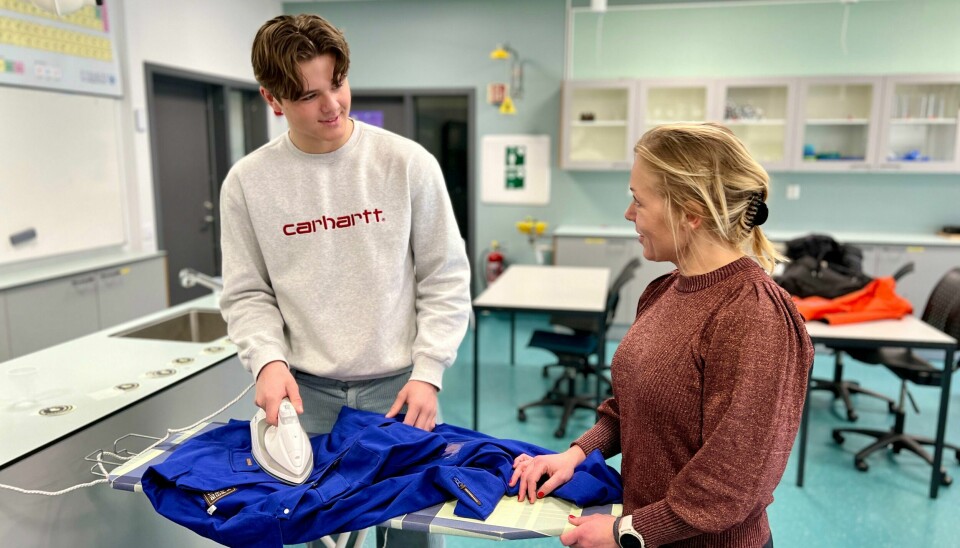 Mads Riveland liker dem. Fylkesordfører Marianne Chesak (Ap) liker dem. Strykemerker på russedressene skal gi en tryggere og mer inkluderende russefeiring for 2023-russen. Russen liker det. fylkesordfører Marianne Chesak (Ap) liker det. Strykemerker på russedressene skal gi en tryggere og mer inkluderende russefeiring for 2023-russen.