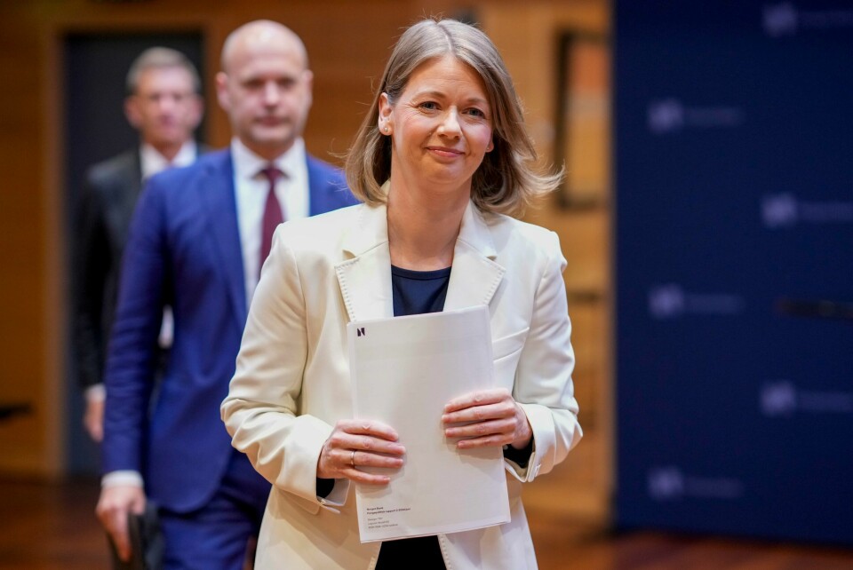 Ekspertene tror sentralbanksjef Ida Wolden Bache og rentekomiteen har behov for mer informasjon og et bedre beslutningsgrunnlag før de sier noe konkret om hvor renta skal videre framover. Det første rentekuttet blir nok en gang skjøvet fram i tid. Nå må vi trolig vente til over nyttår, ifølge sentralbanksjef Ida Wolden Bache. Foto: Cornelius Poppe / NTB