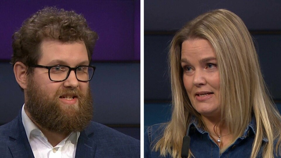 Statssekretær i Helse- og omsorgsdepartementet Karl Kristian Bekeng (Ap) og leder av Jordmorforbundet Hanne Charlotte Schjelderup i Debatten på NRK. Statssekretær i Helse- og omsorgsdepartementet Karl Kristian Bekeng (Ap) og leder av Jordmorforbundet Hanne Charlotte Schjelderup i Debatten på NRK.