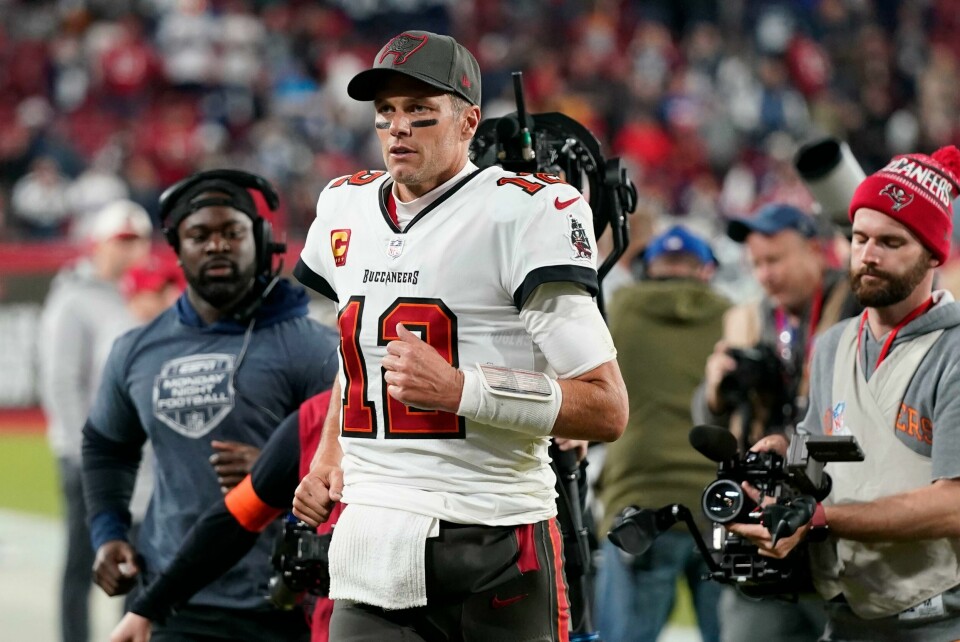 Quarterback Tom Brady og Tampa Bay Buccaneers røk for Dallas Cowboys i NFL-sluttspillet. Quarterback Tom Brady og Tampa Bay Buccaneers røk for Dallas Cowboys i NFL-sluttspillet. Foto: John Raoux / AP / NTB