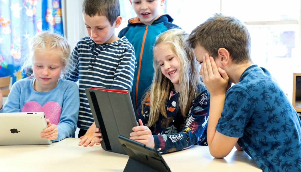 Jeg roper hurra for et kritisk blikk på skjermen. Samtidig ser jeg skyttergravene vokse seg høyere, skriver innleggsforfatter. Jeg roper hurra for et kritisk blikk på skjermen. Samtidig ser jeg skyttergravene vokse seg høyere, skriver innleggsforfatter.