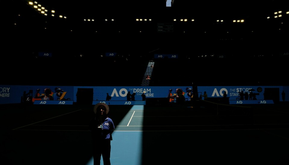 Taket på Rod Laver Arena ble lukket på grunn av den ekstreme varmen. Taket på Rod Laver Arena ble lukket på grunn av den ekstreme varmen. Foto: Aaron Favila / AP / NTB