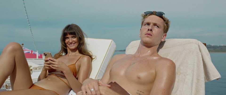 Fra Ruben Östlunds første engelskspråklige film, «Triangle of Sadness». Fra Ruben Östlunds første engelskspråklige film, «Triangle of Sadness».