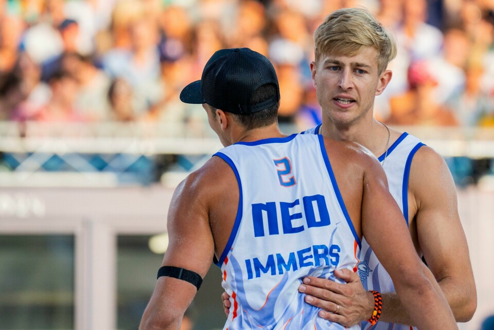 Steven van de Velde sammen med makker Matthew Immers (med ryggen til) under OL-kampen mot Anders Mol og Christian Sørum Steven van de Velde sammen med makker Matthew Immers (med ryggen til) under OL-kampen mot Anders Mol og Christian Sørum. Foto: Fredrik Varfjell / NTB