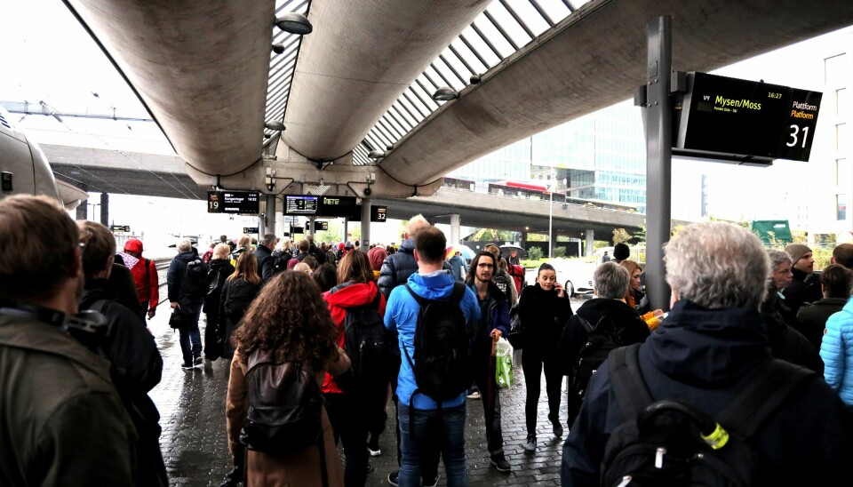 «Bane Nor må finne ut hva som trengs for å varig løse problemene, samferdselsministeren må legge penger på bordet og fylkesråden må sørge for pendlerbuss så lenge togproblemene varer.» «Bane Nor må finne ut hva som trengs for å varig løse problemene, samferdselsministeren må legge penger på bordet og fylkesråden må sørge for pendlerbuss så lenge togproblemene varer.»