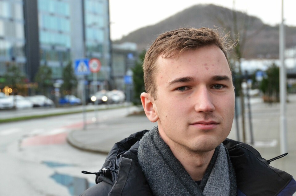 Jarand Mikael Larsen-Rodvelt begynte som fersk sykepleier på på Stavanger Universitetssjukehus mai 2019. 3,5 år senere hadde han fått nok, og sa opp. Nå har han valgt en yrkesretning utenfor helsevesenet. Jarand