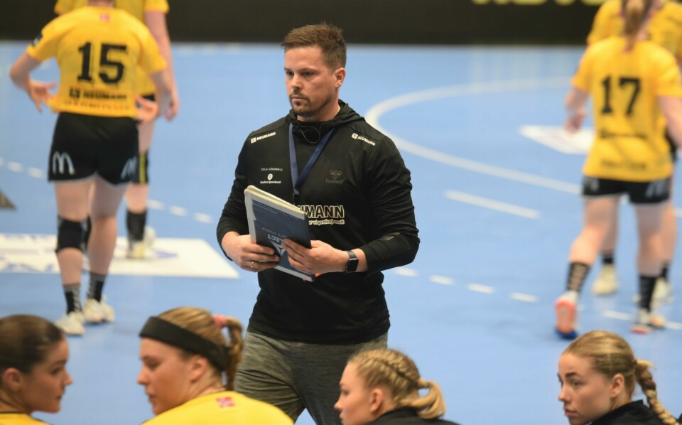 Sola-trener Steffen Stegavik hyllet spillerne etter at de slo Byåsen borte søndag. Steffen Stegavik