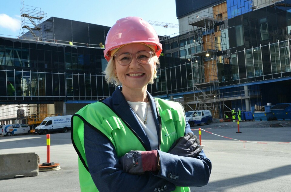 Helseminister Ingvild Kjerkol (Ap), her på byggeplassen for Nye SUS, har lite positivt å melde i sin sykehustale. Ingvild Kjerkol