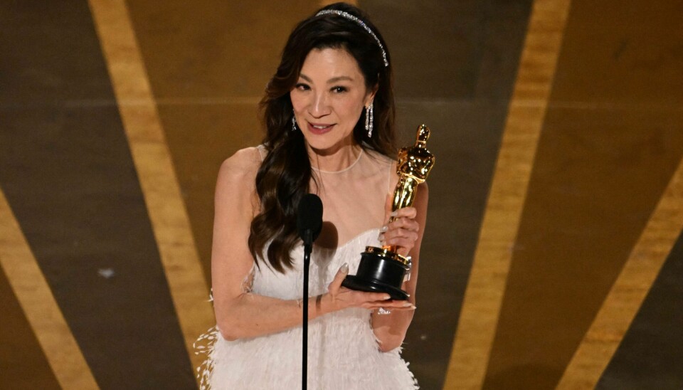 Michelle Yeoh under Oscar-utdelingen, mottar pris for «Everything Everywhere All At Once». Oscar