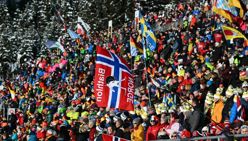 Slik så det ut på tribunene i Anterselva da Johannes Thingnes Bø tok sesongens tiende seier fredag. Slik så det ut på tribunene i Anterselva da Johannes Thingnes Bø tok sesongens tiende seier fredag.