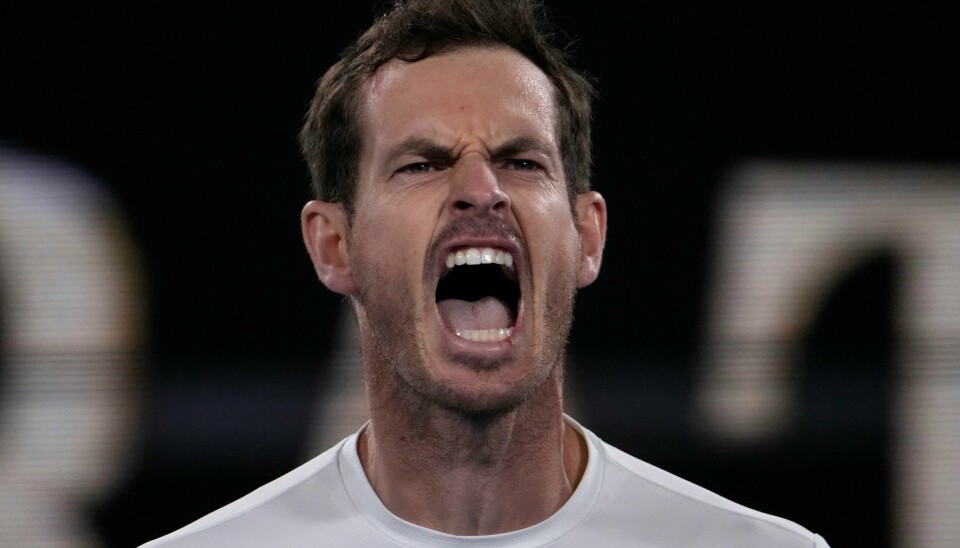 Andy Murray skrek av glede etter å ha beseiret Thanasi Kokkinakis i fem sett i Australian Open. Andy Murray skrek av glede etter å ha beseiret Thanasi Kokkinakis i fem sett i Australian Open. Foto: Ng Han Guan, AP / NTB