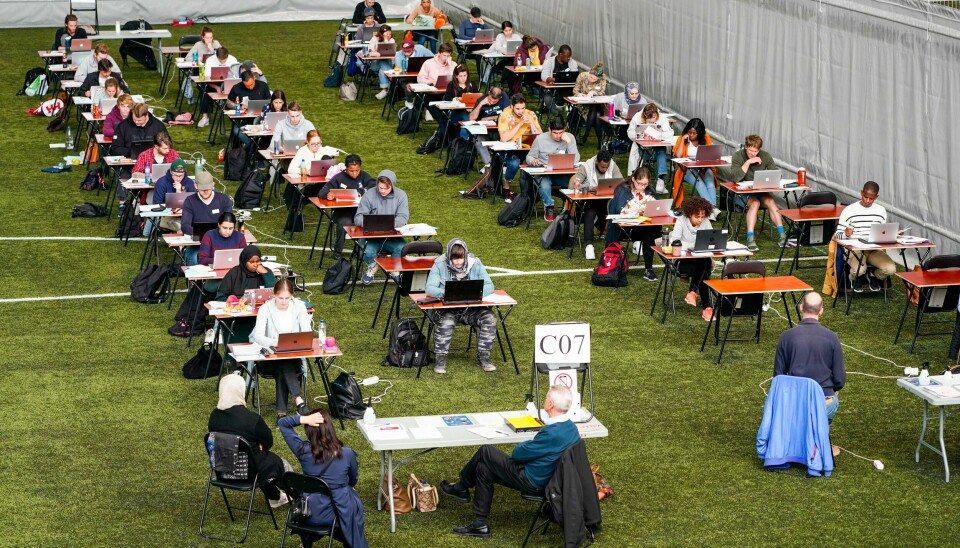 «Alternativer til standpunktkarakter og eksamen vil bidra til mer rettferdig vurdering, mindre stress og press på elevene og mer læring», skriver Sunniva Holmås Eidsvoll. Det er på tide å se på alternativer til eksamen, mener SVs Monika Kvilhaugsvik.(Bildet er fra da Vallhall Arena i Oslo ble benyttet som eksamenslokale våren 2020. )