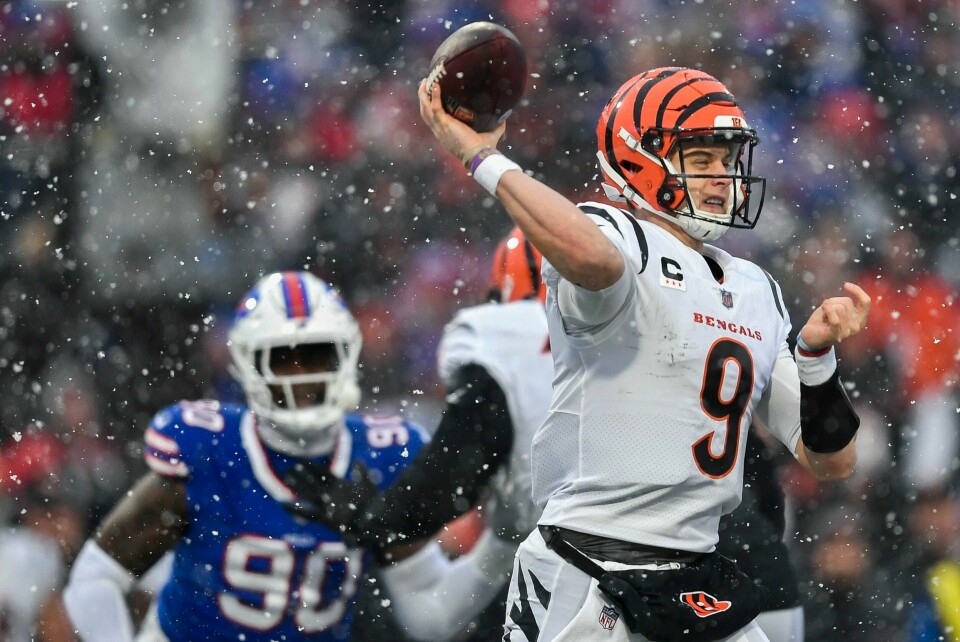 Cincinnati Bengals-quarterback Joe Burrow førte laget sitt til borteseier over Buffalo Bills i NFL-kvartfinalen. Han kan føre laget sitt til Superbowl for annet år på rad. Cincinnati Bengals-quarterback Joe Burrow førte laget sitt til borteseier over Buffalo Bills i NFL-kvartfinalen. Han kan føre laget sitt til Superbowl for annet år på rad. Foto: Adrian Kraus, AP / NTB