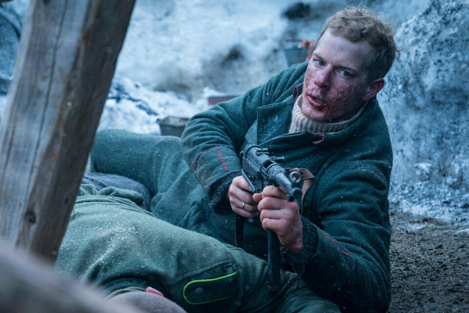 Carl Martin Eggesbø spiller den unge korporalen Gunnar Tofte i Erik Skjoldbjærgs storfilm «Kampen om Narvik». «Kampen om Narvik».