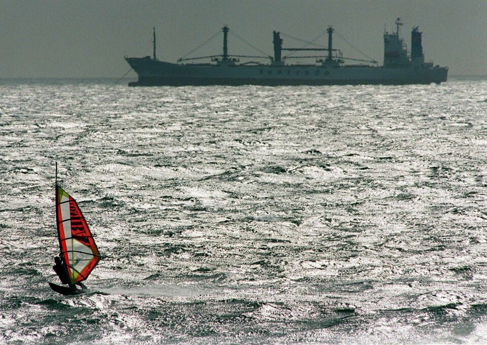 Virker det fint å vindsurfe på strender der tilsiget av vann kommer fra elver fulle av kloakk, tarmbakterier og kjemikalier? Da kan surfeferien trygt legges til Storbritannia, der kun 4 av 100 vannveier er rene. Virker det fint å vindsurfe på strender der tilsiget av vann kommer fra elver fulle av kloakk, tarmbakterier og kjemikalier? Da kan surfeferien trygt legges til Storbritannia.