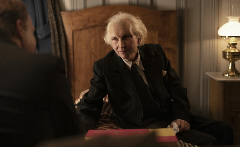 Anne Krigsvoll som den aldrende Edvard Munch i filmen «Munch» Anne Krigsvoll som den aldrende Edvard Munch i filmen «Munch»