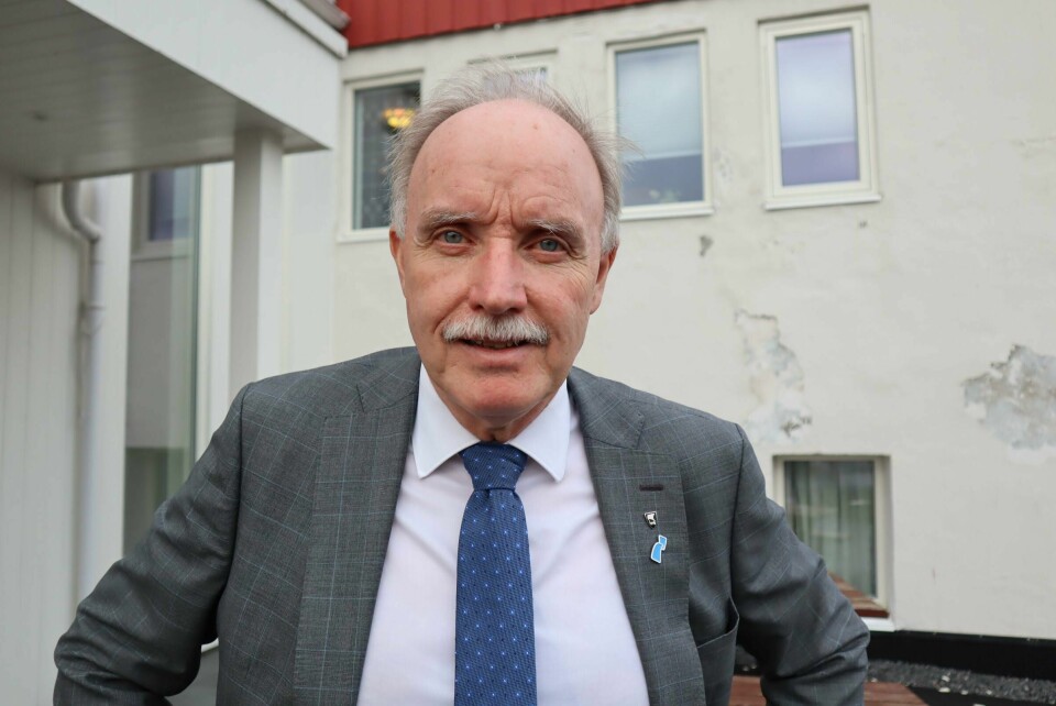 Sture Pedersen, ordfører Bø i Vesterålen (H), lover å komme reisende for å hjelpe til med å pakke ned boligen til den første sykepleieren som kommer flyttende nordover. Sture Pedersen, ordfører Bø i Vesterålen Høyre (H)