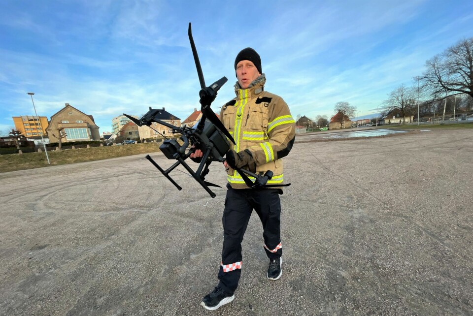 Henning Norheim i Fredrikstad brannvesen er sertifisert dronepilot, men lærer seg likevel stadig nye funksjoner. Henning Norheim i Fredrikstad brannvesen er sertifisert dronepilot, men lærer seg likevel stadig nye funksjoner.