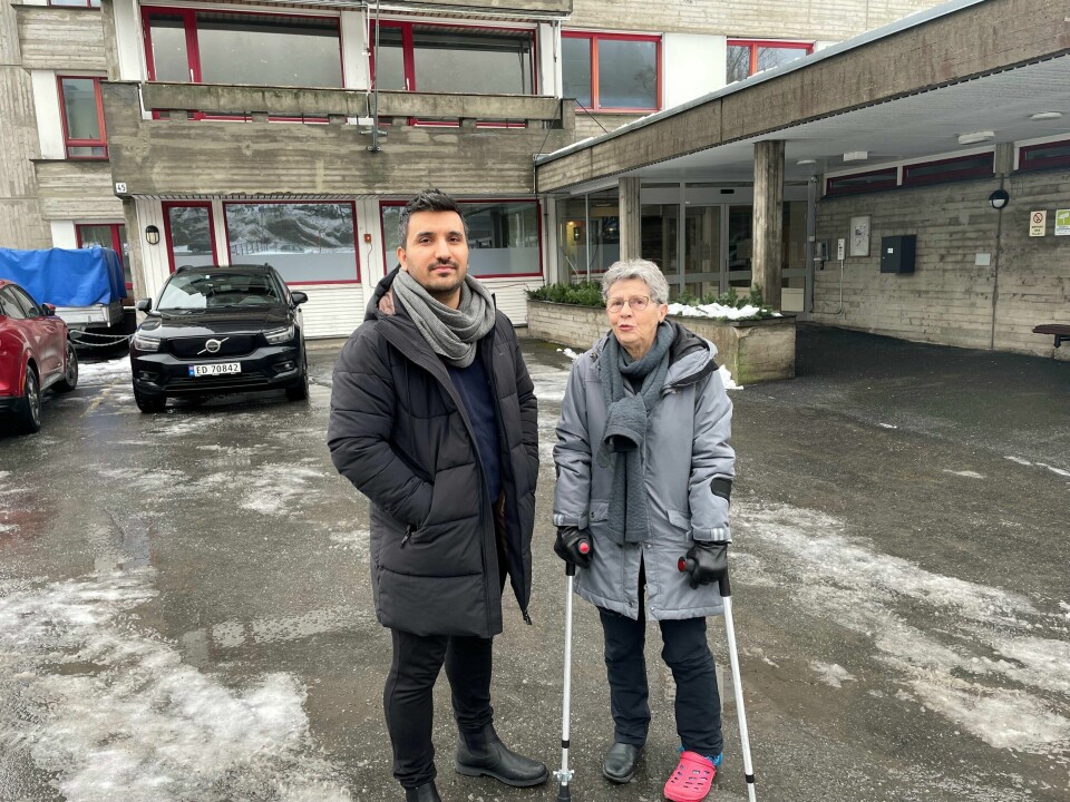 Rødts gruppeleder Sivash Mobasheri og Rødts bystyrerepresentant Maren Rismyhr, vil ha økt bemanning og faste stillinger for å bedre eldreomsorgen i Oslo. Rødts gruppeleder Sivash Mobasheri og Rødts bystyrerepresentant Maren Rismyhr, vil ha økt bemanning og faste stillinger for å bedre eldreomsorgen i Oslo.