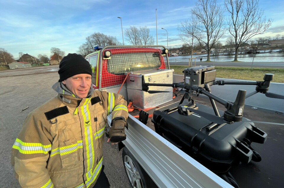 Dagens treningsøkt med drone er over for Henning Norheim og Fredrikstad brannvesen, som søker nye øvingsplasser så nær brannstasjonen som mulig, da de er i beredskap mens de øver. Dagens treningsøkt med drone er over for Henning Norheim og Fredrikstad brannvesen, som søker nye øvingsplasser så nær brannstasjonen som mulig, da de er i beredskap mens de øver.