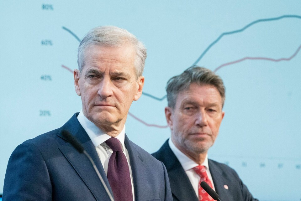 Statsminister Jonas Gahr Støre (t.v.) og olje- og energiminister Terje Aasland på pressekonferansen der de orienterte om tiltak for å bedre forsyningssikkerheten for kraft. Statsminister Jonas Gahr Støre (t.v.) og olje- og energiminister Terje Aasland på pressekonferansen der de orienterte om tiltak for å bedre forsyningssikkerheten for kraft.
