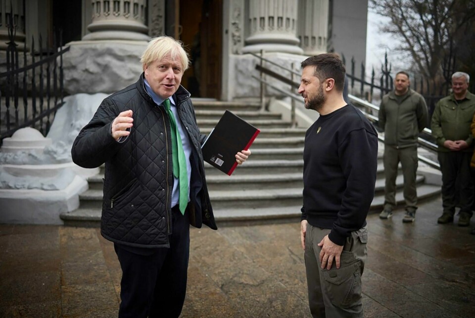 Storbritannias tidligere statsminister Boris Johnson sammen med Ukrainas president Volodymyr Zelenskyj 22. januar. Storbritannias tidligere statsminister Boris Johnson sammen med Ukrainas president Volodymyr Zelenskyj 22. januar. Foto: Det ukrainske presidentkontoret / AP / NTB
