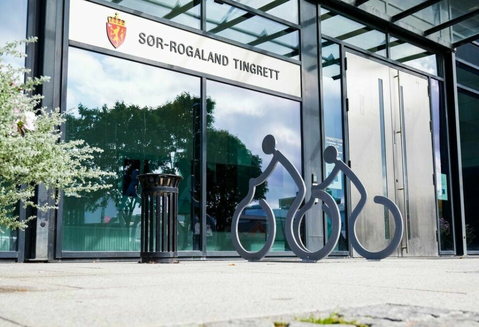 En 23 år gammel mann ble i Sør-Rogaland tingrett dømt til ubetinget fengsel etter å ha rettet en pistol mot en politikvinne. Sør-Rogaland tingrett