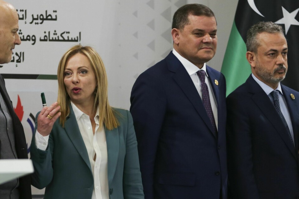 Italias statsminister Giorgia Meloni sammen med en av Libyas to rivaliserende statsministere, Abdul Hamid Dbeibah, på en pressekonferanse i Tripoli lørdag. Italias statsminister Giorgia Meloni sammen med en av Libyas to rivaliserende statsministere, Abdul Hamid Dbeibah, på en pressekonferanse i Tripoli lørdag. Foto: Yousef Murad / AP / NTB