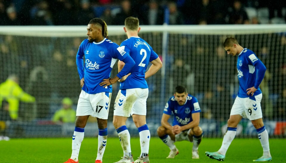 Everton-spillerne får Sean Dyche som ny mangaer. Everton tapte igjen da de møtte Southampton lørdag. Foto: Jon Super / AP Photo /NTB