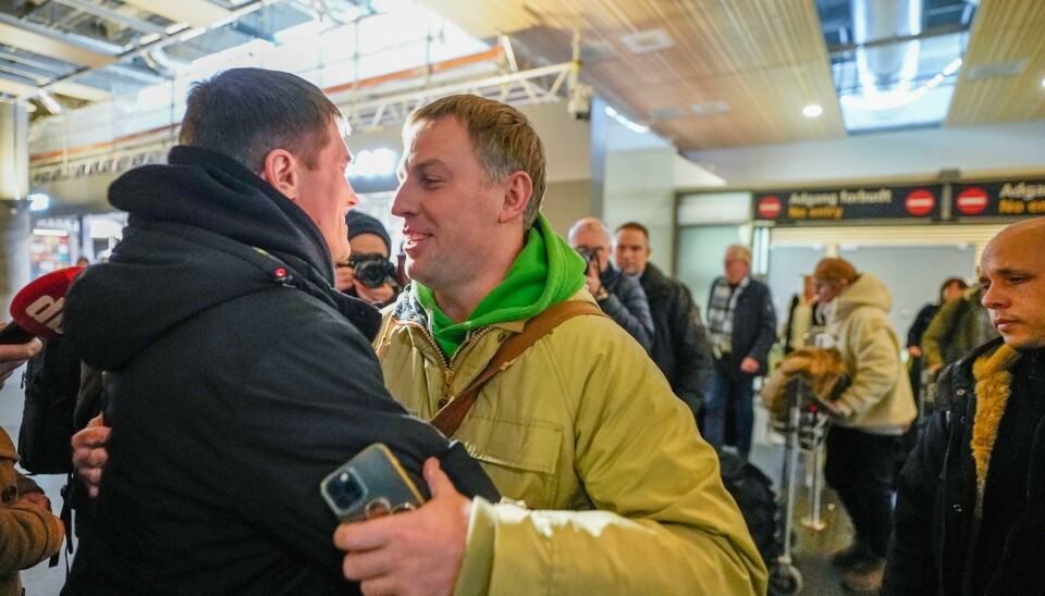 Den antatte Wagner-avhopperen Andrej Medvedev (t.v.) møtte den russiske menneskerettsaktivisten Vladimir Osetsjkin på Gardermoen fredag ettermiddag. Den antatte Wagner-avhopperen Andrej Medvedev (t.v.) møtte den russiske menneskerettsaktivisten Vladimir Osetsjkin på Gardermoen fredag ettermiddag. Foto: Håkon Mosvold Larsen / NTB