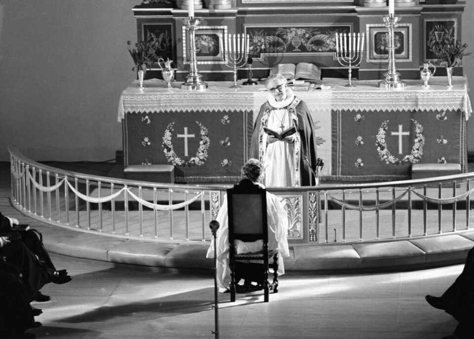 Biskop Kristian Schjelderup i Vang kirke 19. mars 1961, der han ordinerer Ingrid Bjerkås, Norges som første kvinnelige prest. Faren, biskop Schjelderup d.e., døde på post da Sviland kirke skulle innvies - en hendelse som skulle påvirke både kirkeliv og gatenavn på Tasta. Biskop