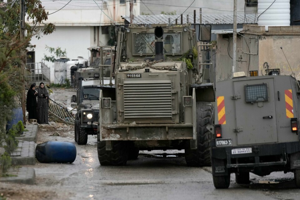 Fem palestinere skal ha blitt drept da israelske soldater utstyrt med bulldoser for andre gang på to dager mandag rykket inn i den palestinske flyktningleiren Aqabat Jabr utenfor Jeriko på den okkuperte Vestbredden. Dette bildet er fra lørdagens aksjon da et palestinsk hjem ble revet. Fem palestinere skal ha blitt drept da israelske soldater utstyrt med bulldoser for andre gang på to dager mandag rykket inn i den palestinske flyktningleiren Aqabat Jabr utenfor Jeriko på den okkuperte Vestbredden. Dette bildet er fra lørdagens aksjon da et palestinsk hjem ble revet. Foto: AP / NTB