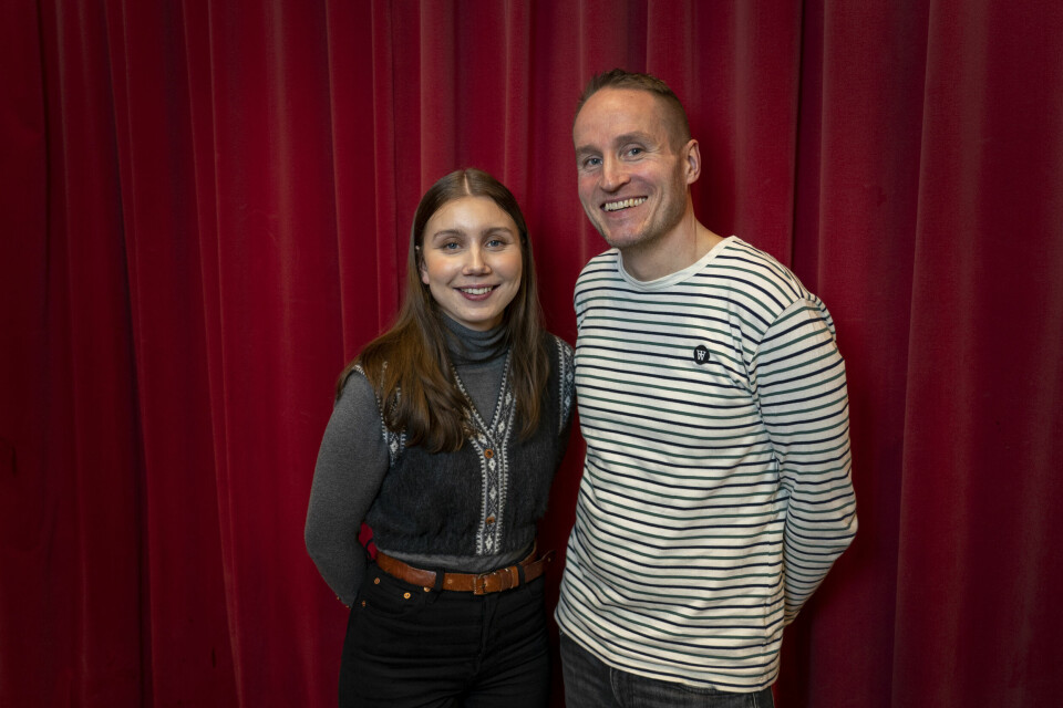Regissør Ole Giæver og skuespiller Elle Marie Hætta Isaksen under presentasjon av filmen «Ellos eatnu - La elva leve», da Norsk filminstitutt (NFI) ga en forsmak på vårens 14 norske kinopremierer. «Ellos eatnu – La elva leve»-regissør Ole Giæver med sin hovedrolleinnehaver Elle Marie Hætta Isaksen. Foto: Gorm Kallestad / NTB