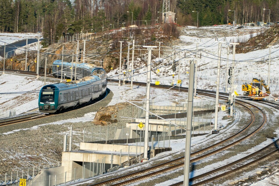 Nær 30.000 togavganger har blitt innstilt i år. Illustrasjonsfoto. Utbedringsarbeidet på Follobanen fortsatte ved Ski stasjon torsdag. Samtidig kjørte togene på den gamle Østfoldbanen forbi. Foto: Terje Pedersen / NTB