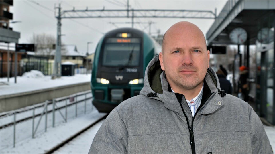 – Det verste som kan skje er at Follotunnelen åpnes og stenges igjen, selv om det blir for en kort periode, sier Ronny Aukrust, leder i pendlerforeningen Indre Østfold. Ronny Aukrust leder pendlerforeningen Indre Østfold