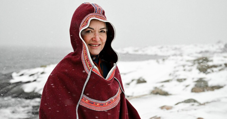 Sissel Skoghaug er viljesterk, men har også evne til å gjennomføre. Den samiske kofta beskytter mot den sure vintervinden i Vikerhavn på Hvaler. Sissel Merete Skoghaug