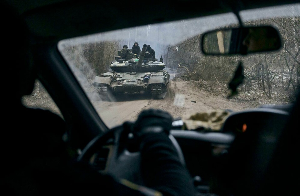 En ukrainsk stridsvogn sees gjennom et bilvindu i Luhansk i januar. Den russiske offensiven har nå begynt i Luhansk, ifølge tenketank. En ukrainsk stridsvogn sees gjennom et bilvindu i Luhansk i januar. Den russiske offensiven har nå begynt i Luhansk, ifølge tenketank.