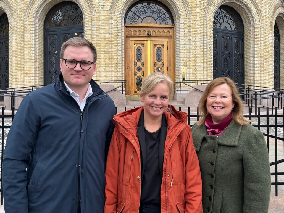 Risvoll var onsdag på stortinget for å legge frem sin forskning, for regjeringsmedlemmer og stortingsrepresentanter. Fra venstre: Statssekretær Aleksander Øren Heen (Sp) i Klima- og miljødepartementet, forsker Camilla Risvoll og stortingsrepresentant Siv Mossleth (Sp). Fra venstre: Statssekretær Aleksander Øren Heen (Sp) i Klima- og miljødepartementet, forsker Camilla Risvoll og stortingsrepresentant Siv Mossleth (Sp).