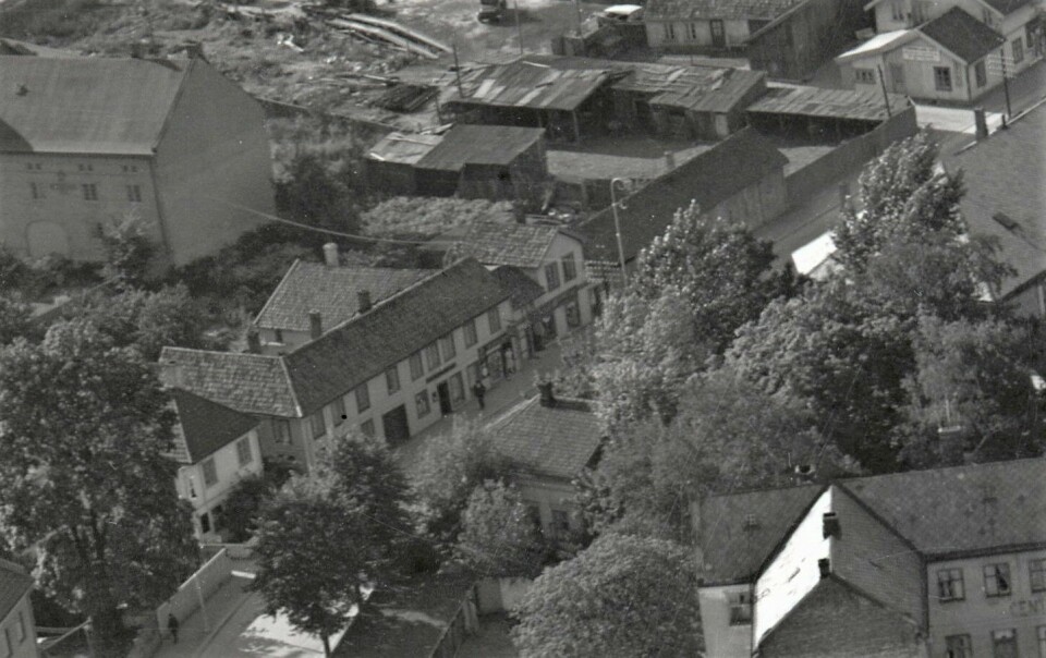 Nederste del av Grønland, nærmest Strømsø torg. I det lille huset med gavl omtrent midt i bildet, bodde mine tippoldeforeldre i en periode fra ca 1910-1920. Og min farmor fortale mye derfra. Husrekka er for lengst borte. Strømsø sentrum