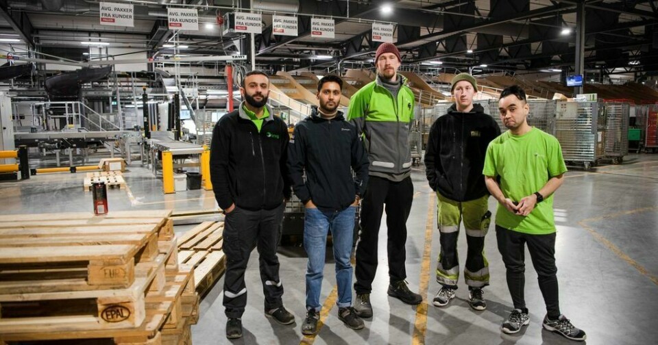 Siamand Alyar, Manna Mizanur Rahman, Marius L. Zaal, Magnus Fjelldal og Duong Ha synes den nye arbeidstiden for en del nattarbeidere på terminalen er umenneskelig. – Å starte arbeidsdagen 03.30 er ødeleggende. Både for livskvaliteten så vel som de ansattes fritid og familieliv, sier de. Siamand Alyar, Manna Mizanur Rahman, Marius L. Zaal, Magnus Fjelldal og Duong Ha synes den nye arbeidstiden for en del nattarbeidere på terminalen er umenneskelig. – Å starte arbeidsdagen 03.30 er ødeleggende. Både for livskvaliteten så vel som de ansattes fritid og familieliv, sier de.