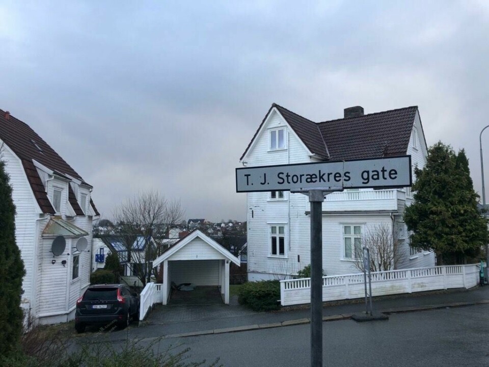 T.J. Storækres gate på Våland. Læreren på Våland skole sørget for at domkoret ble etablert, og er blitt hedret med denne gaten - selvsagt på Våland. Torris J