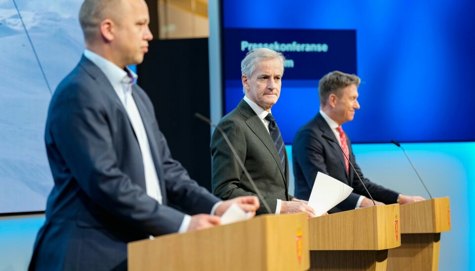 Statsminister Jonas Gahr Støre, finansminister Trygve Slagsvold Vedum og olje- og energiminister Terje Aasland under en pressekonferanse om strømtiltak. Statsminister Jonas Gahr Støre, finansminister Trygve Slagsvold Vedum og olje- og energiminister Terje Aasland under onsdag pressekonferansen om straumtiltak onsdag kveld. Foto: Fredrik Varfjell / NTB / NPK