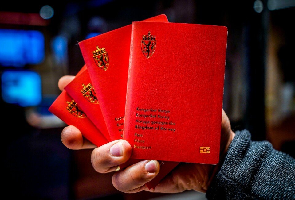 Det er over seks måneders ventetid for å få pass. Men det er håp. Politiet legger ut ledige timer nesten hver dag. - Gå inn og sjekk ofte, er oppfordringen. Det er over seks måneders ventetid for å få pass. Men det er håp. Politiet legger ut ledige timer nesten hver dag. - Gå inn og sjekk ofte, er oppfordringen.