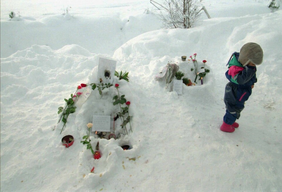 Det var mange som var innom stedet der 5 år gamle Silje Marie Redergård ble funnet død i 1994. .